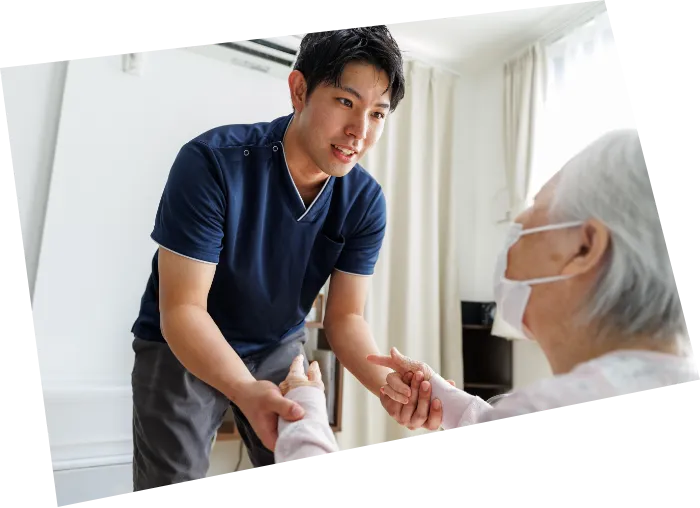 介護している写真 | 京阪介護グループ【公式サイト】
