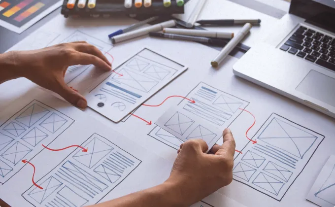 診察をしている写真 | 京阪介護グループ【公式サイト】